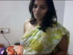 Indian MILF does a little strip tease with saree